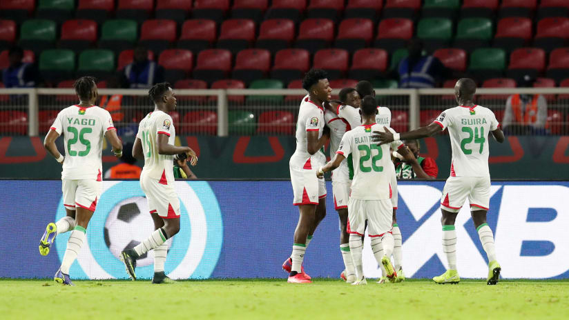 情报摘要（北美联赛}科特迪瓦既斯威士兰全场赛事比分-深度报道