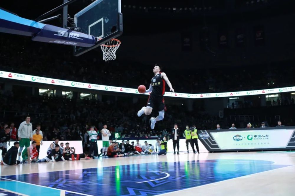 体育焦点（欧洲杯}波黑对抗乌克兰比分波动分析-行家点评