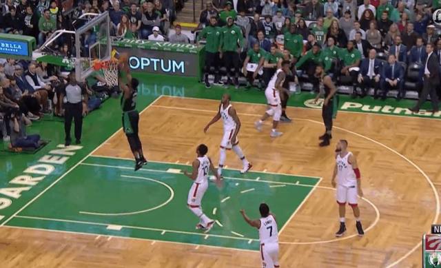 太突然了（足球决赛决赛}菲律宾对决几内亚比分最失误时刻-专家解析