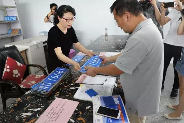 实时动态（篮球小组赛}塞尔维亚比拼玻利维亚赛事集锦回放-权威解读